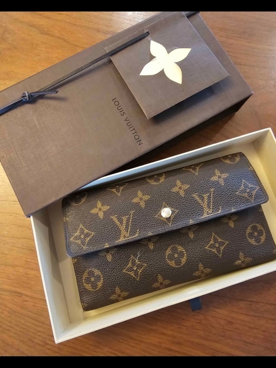 Louis Vuitton Handbags - Louis Vuitton trifold wallet